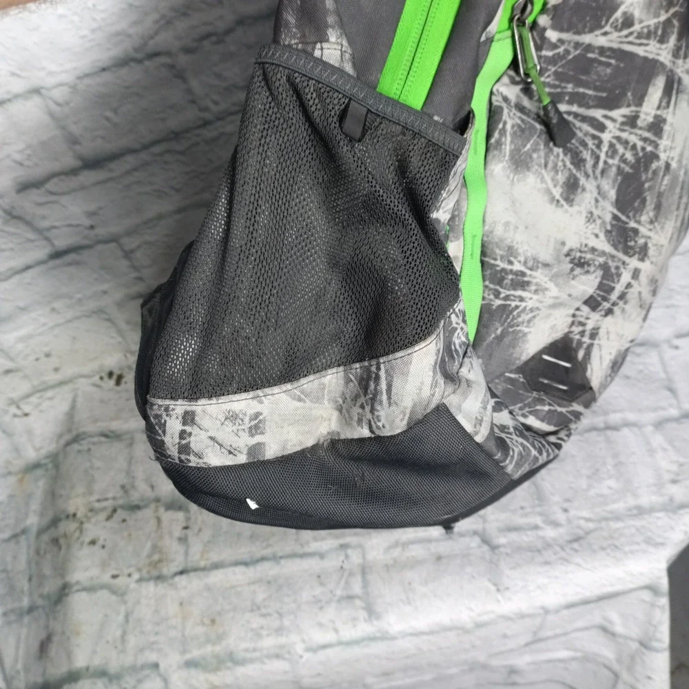 The North Face Vault Backpack Grey Green Tree Camo FlexVent Daypack s9
